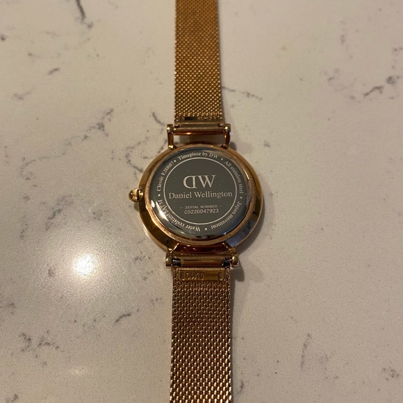 Daniel Wellington Watch - Picture 7 of 8